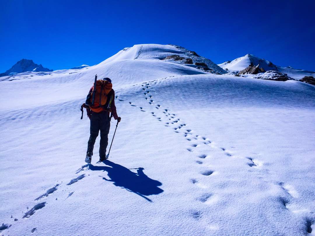 Traversing the snow-covered trail. Next stop – Summit of Prini Peak.