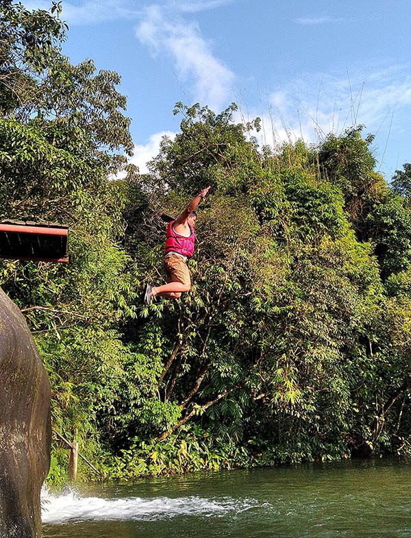 Joydeep the gypsy chiring Cliff Jumping in Umkhakoi lake in Mawlyngbna Meghalaya