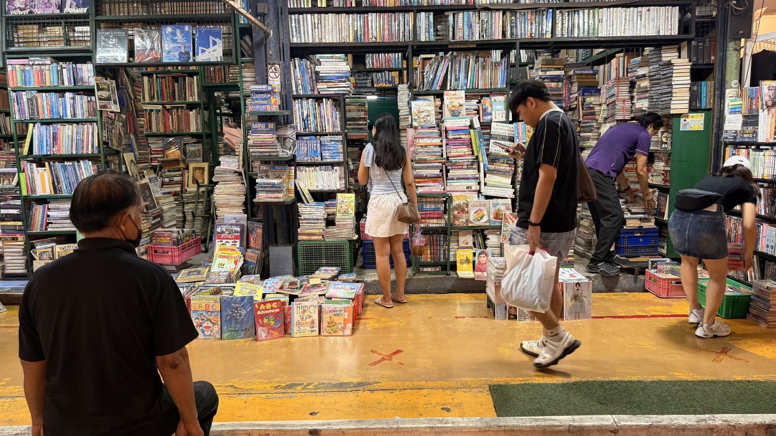 books in chatuchak market